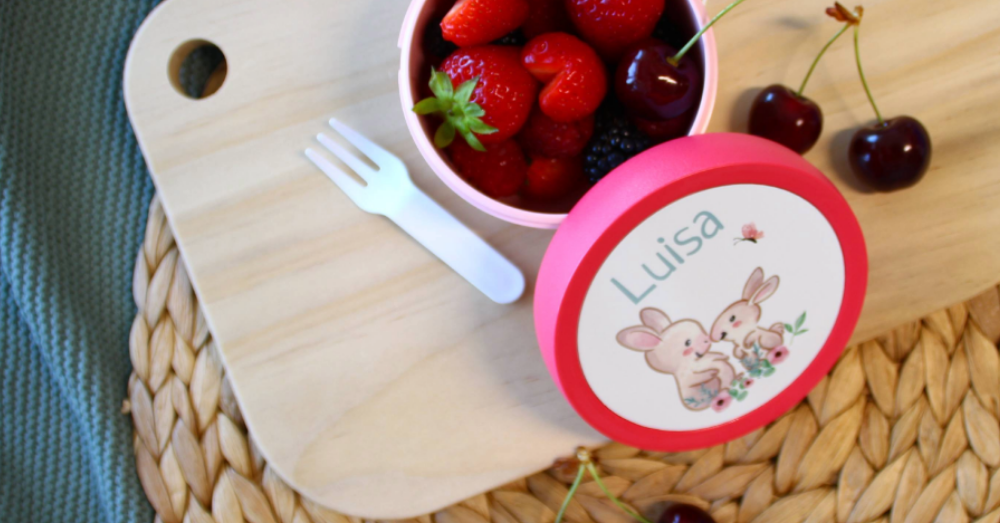 Personalisierte Snackbox für Kinder mit Namen aus robustem Kunststoff