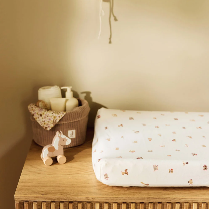 Knitted basket beige